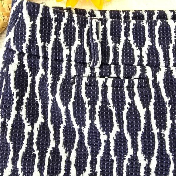 Ann Taylor Loft Women's Riviera Short Size 12 Navy Blue White Textured Vacation - Picture 3 of 12